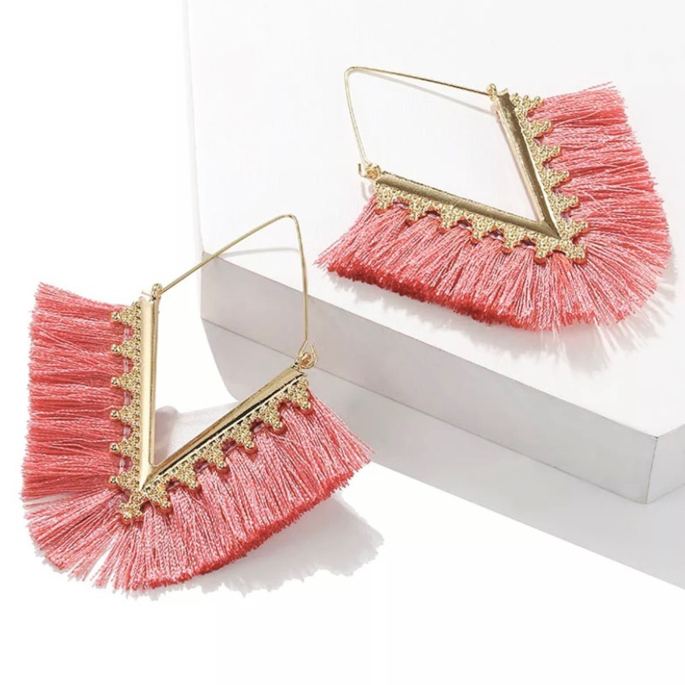 2/$35🖤 Anthropologie Gold Plated Pink Fringe V-Hoop Earrings